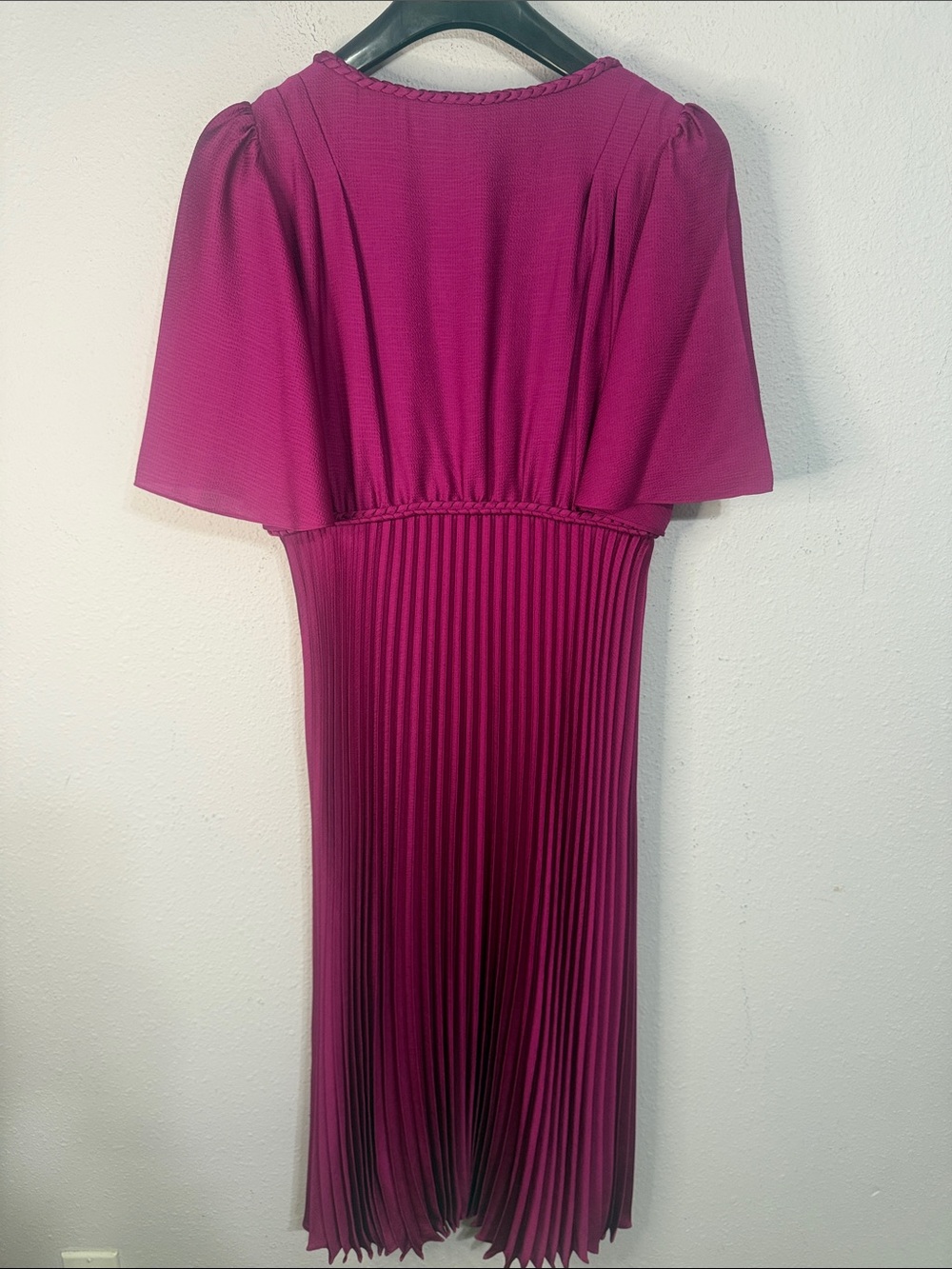 Sezane Florencia Women Pleated V-Neck Midi Dress in Fuchsia Size 40/8 - Picture 6 of 9